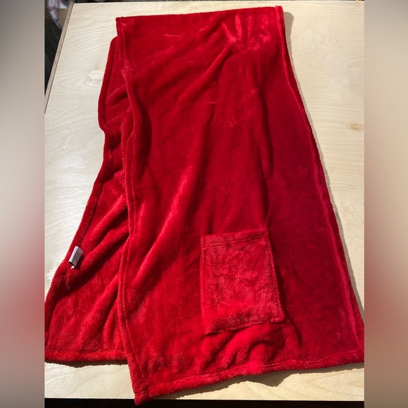 Fleece Scarf with Pockets (LE) - Picture 12 of 16